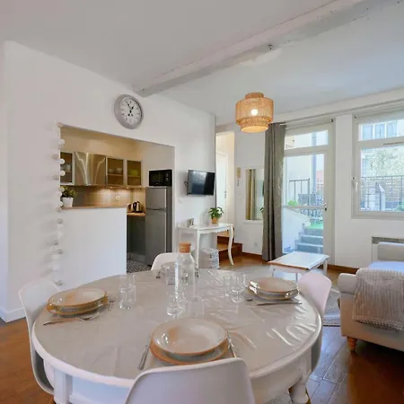Charming 2 Bedroom With Terrace Apartment *
