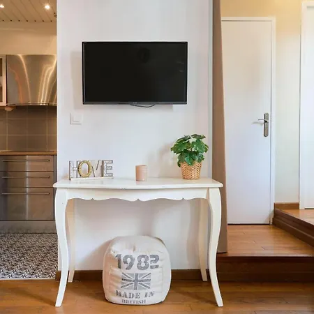 Apartment Charming 2 Bedroom With Terrace *