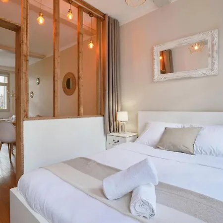 Charming 2 Bedroom With Terrace Apartment