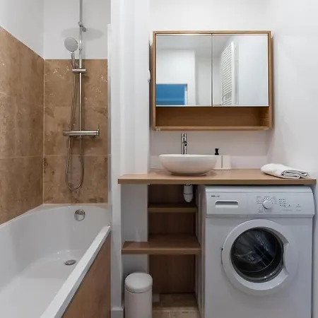 Charming 2 Bedroom With Terrace Apartment *