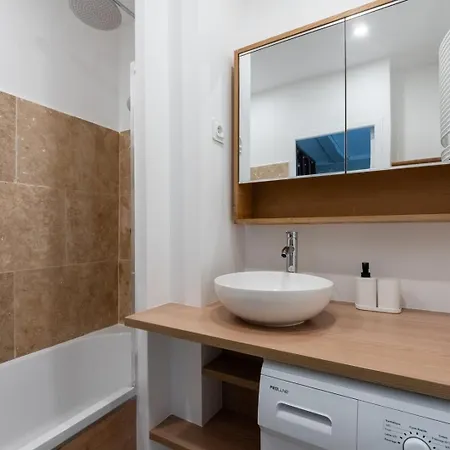 Charming 2 Bedroom With Terrace Apartment